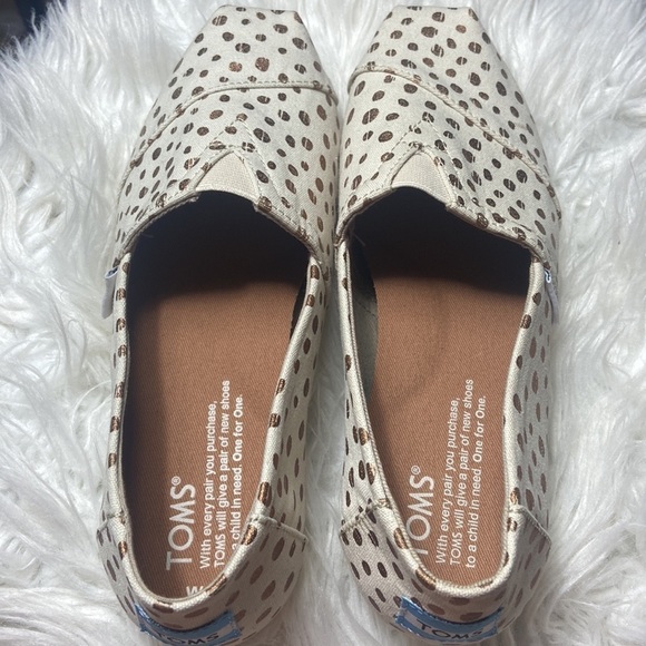 Tom’s Tan and Gold Slip on Alpargata Classic Flats - Picture 5 of 7